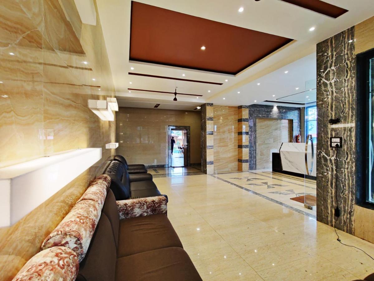 Arya Resort And Spa ماهاباليشوار المظهر الخارجي الصورة